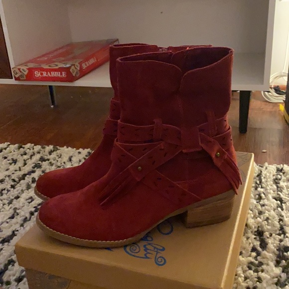 Brand New In Box Naughty Monkey Red Suede Boots - Picture 3 of 13